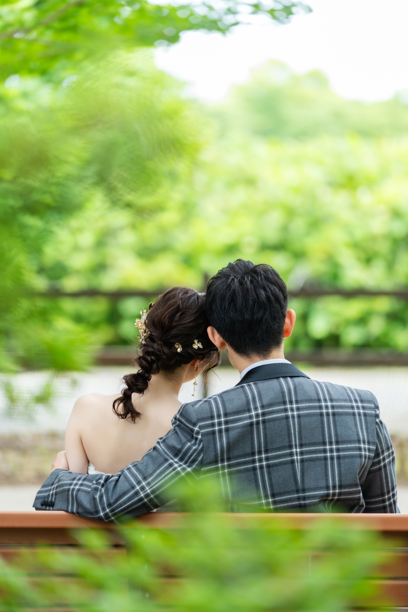 ベンチに座って