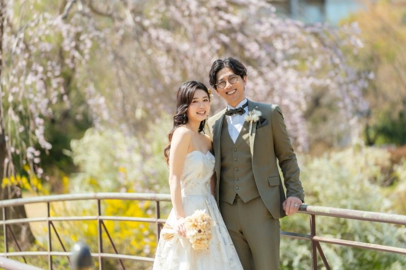 枝垂れ桜と白柳