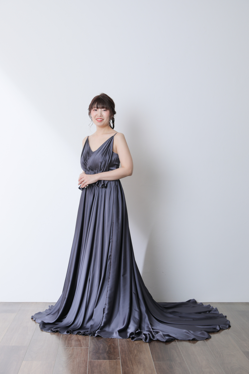 カラードレスでソロショット
