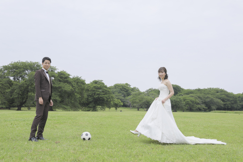 蹴り合いっこ。