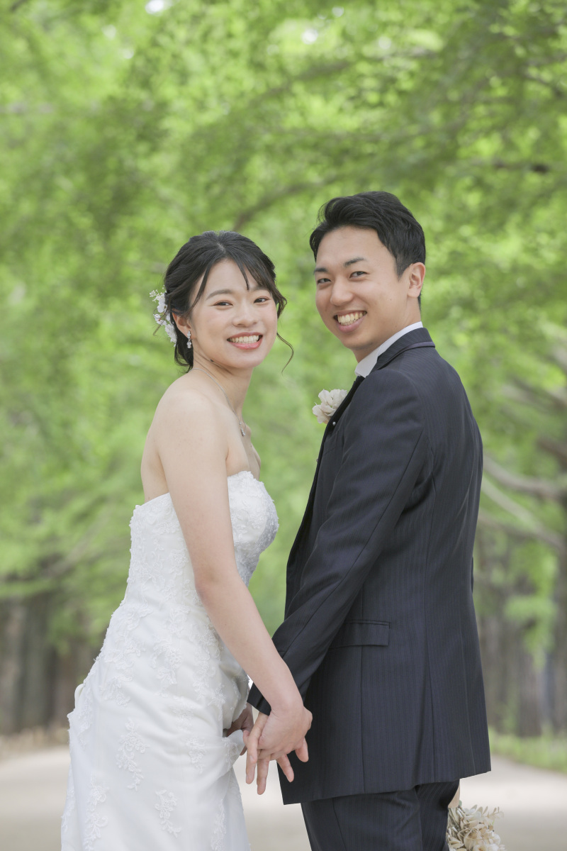 並木道で自分たちらしくはしゃいできました!