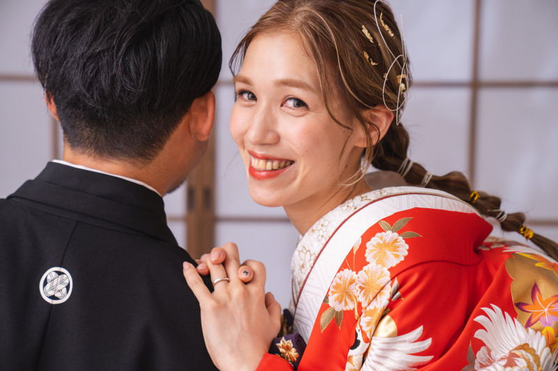 髪飾りがチラ見え！