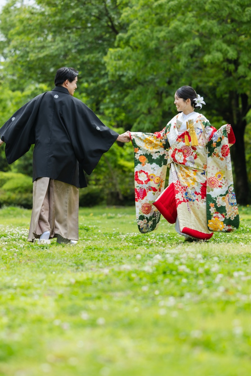 手と手を取り合って