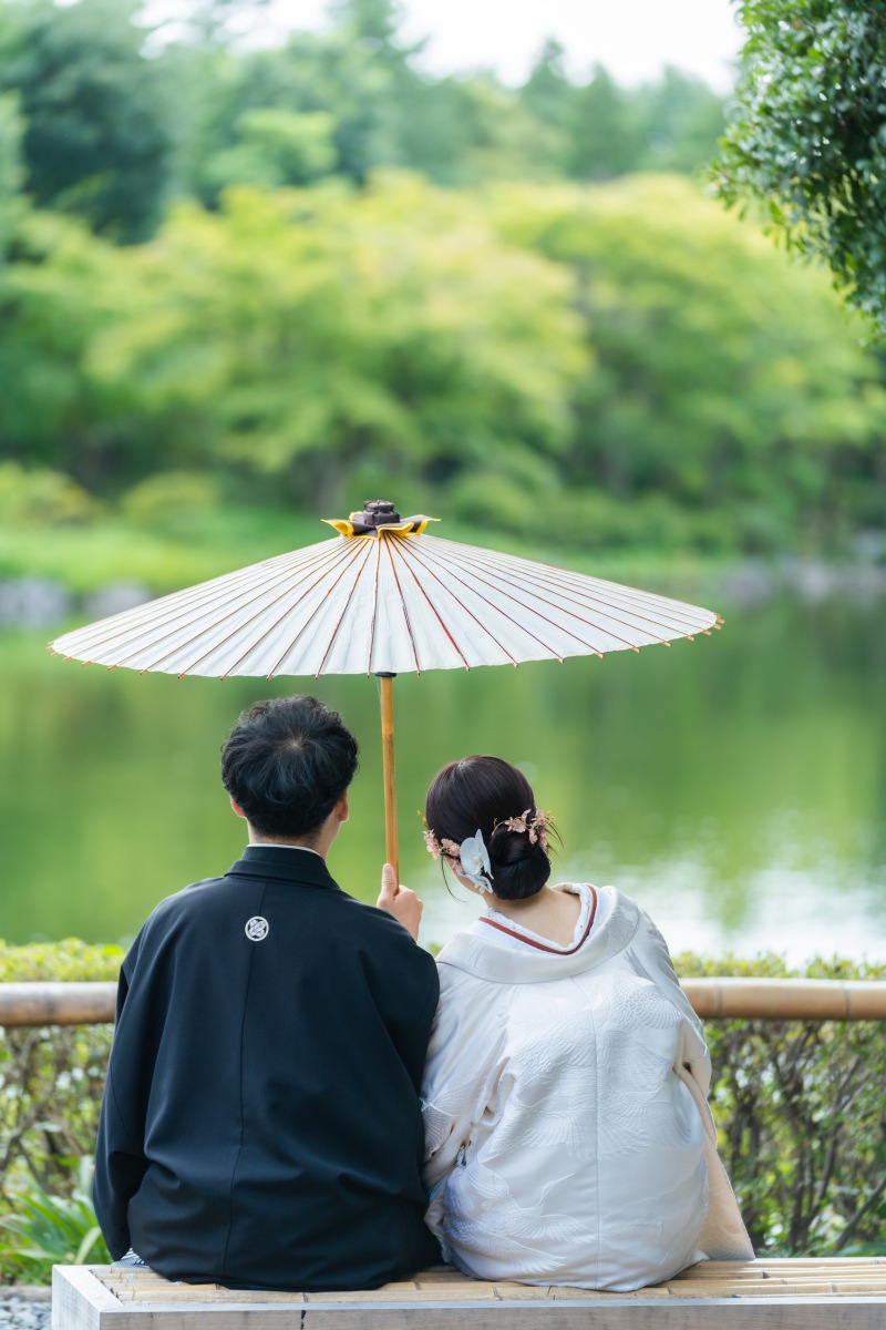 ベンチに座って