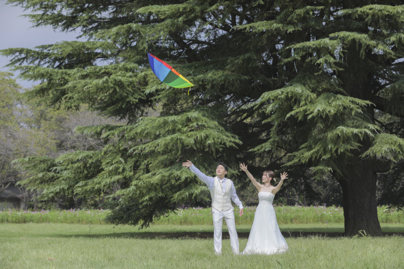 傘を飛ばしてー!