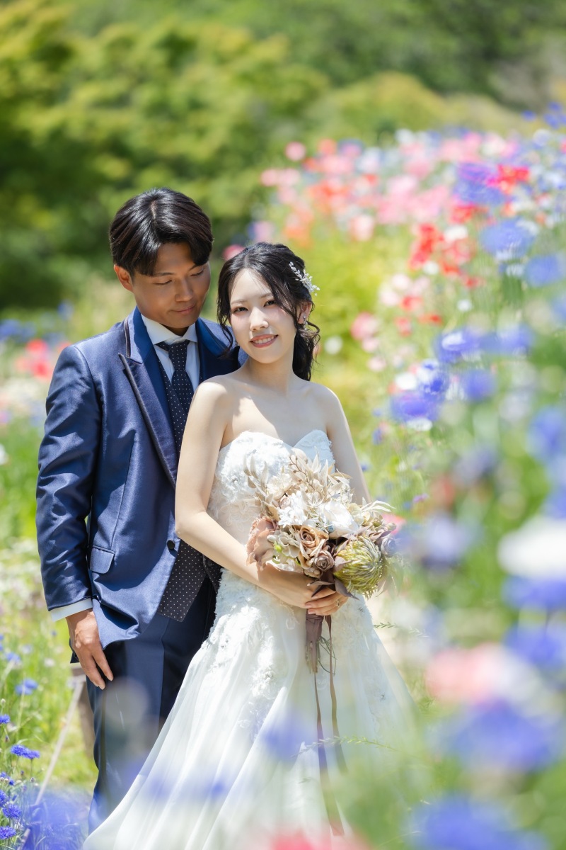 ブルーの花越しに