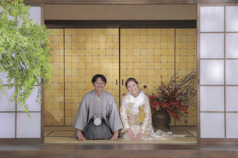 屋内庭園で正座ショット!