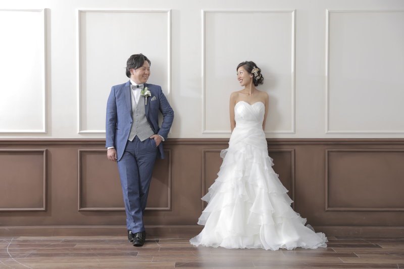 壁によりかかって