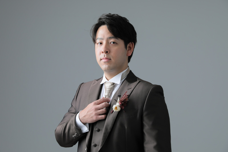 ネクタイを締めて