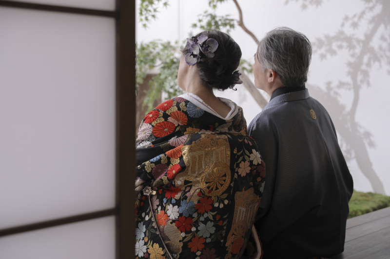 縁側の後ろ姿も!