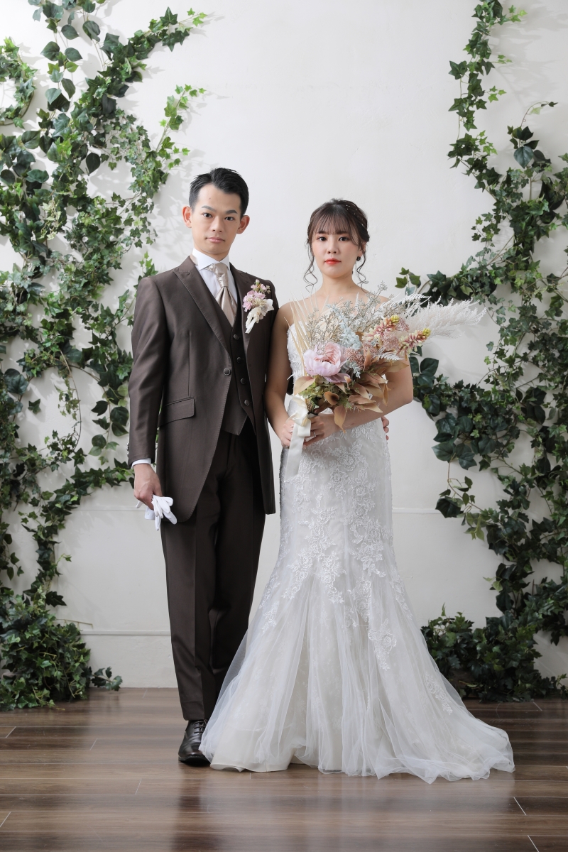 緑のツタの背景で