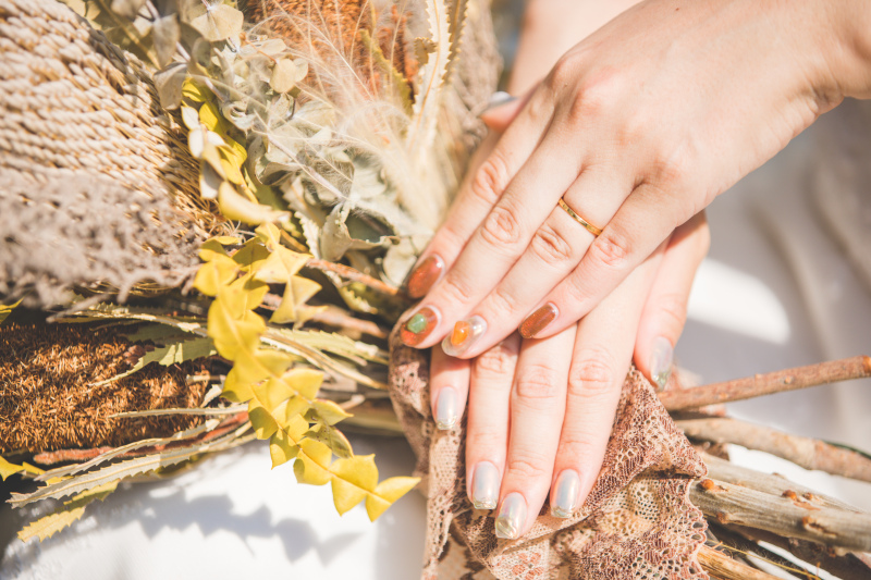 季節にあわせて手元も華やかに。