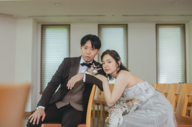 イスに腰かけてみたり