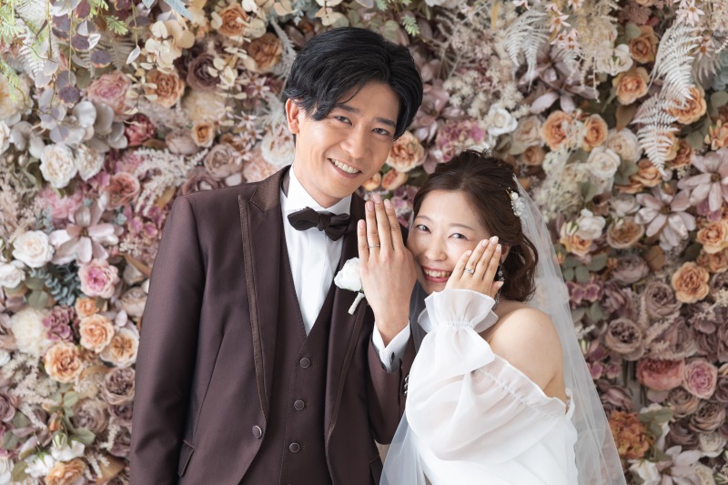 お花の壁で指輪ショット!!