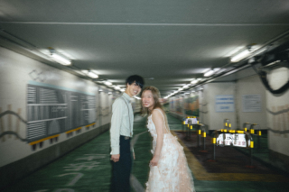 雨のストリートウェディングフォト