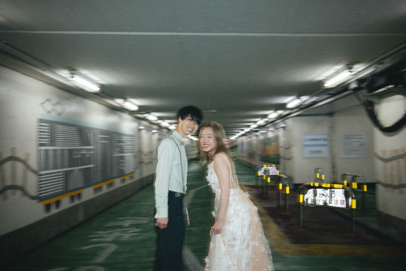 雨のストリートウェディングフォト