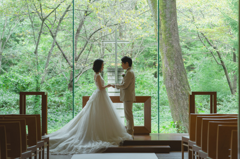 緑が綺麗なチャペルで