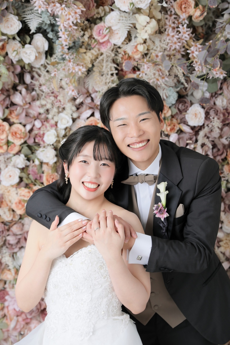 幸せいっぱいのバックハグ
