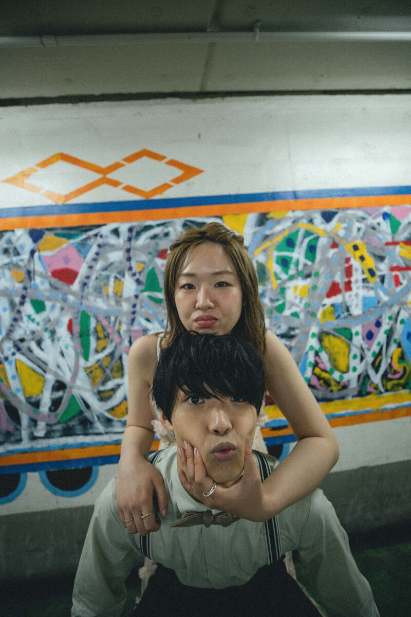 地下道で、雨宿り