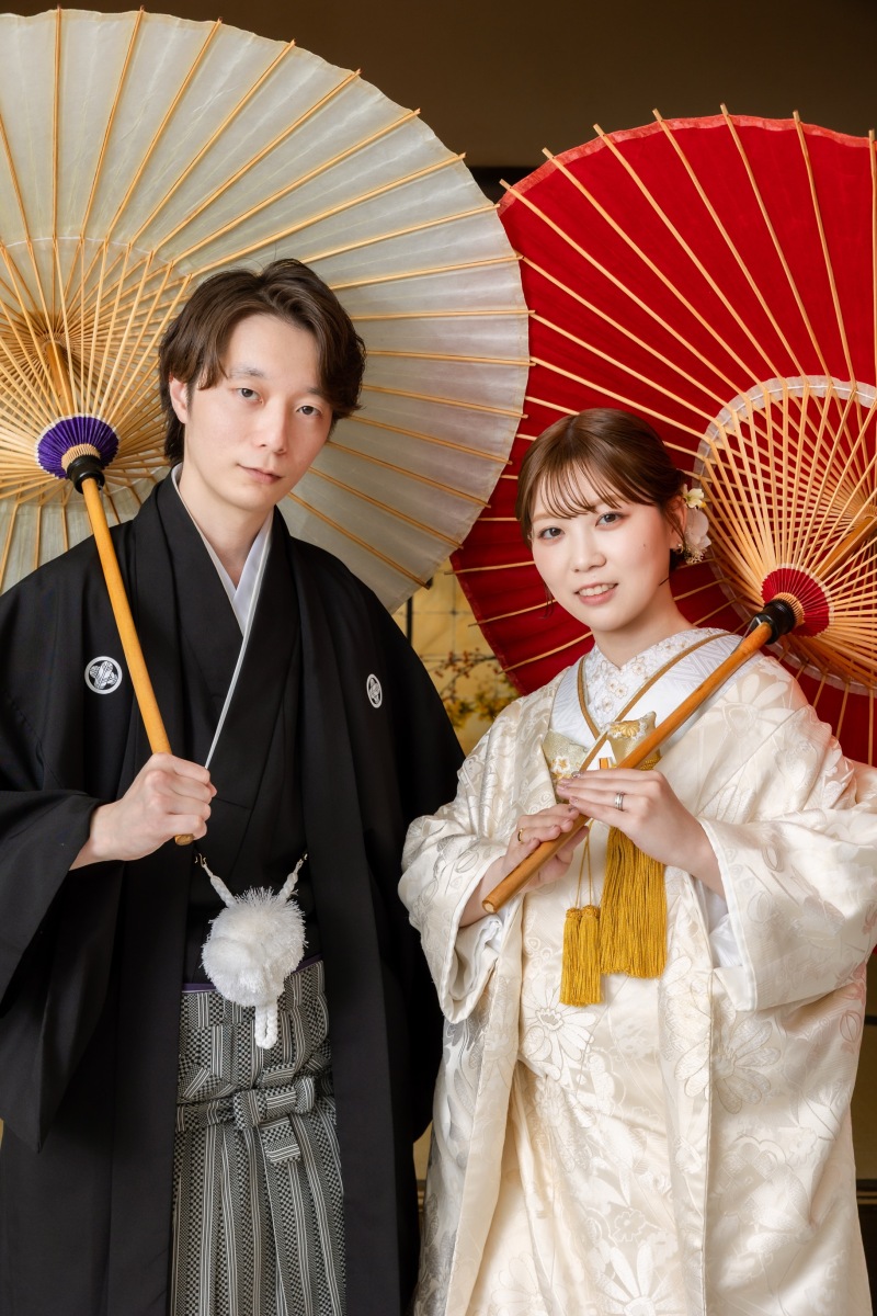 番傘で粋なツーショット