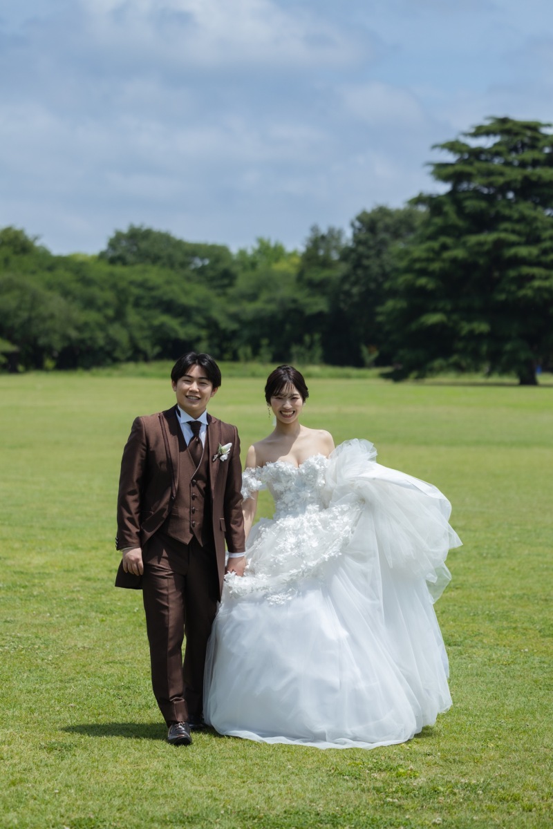 広大な芝生を仲良くお散歩