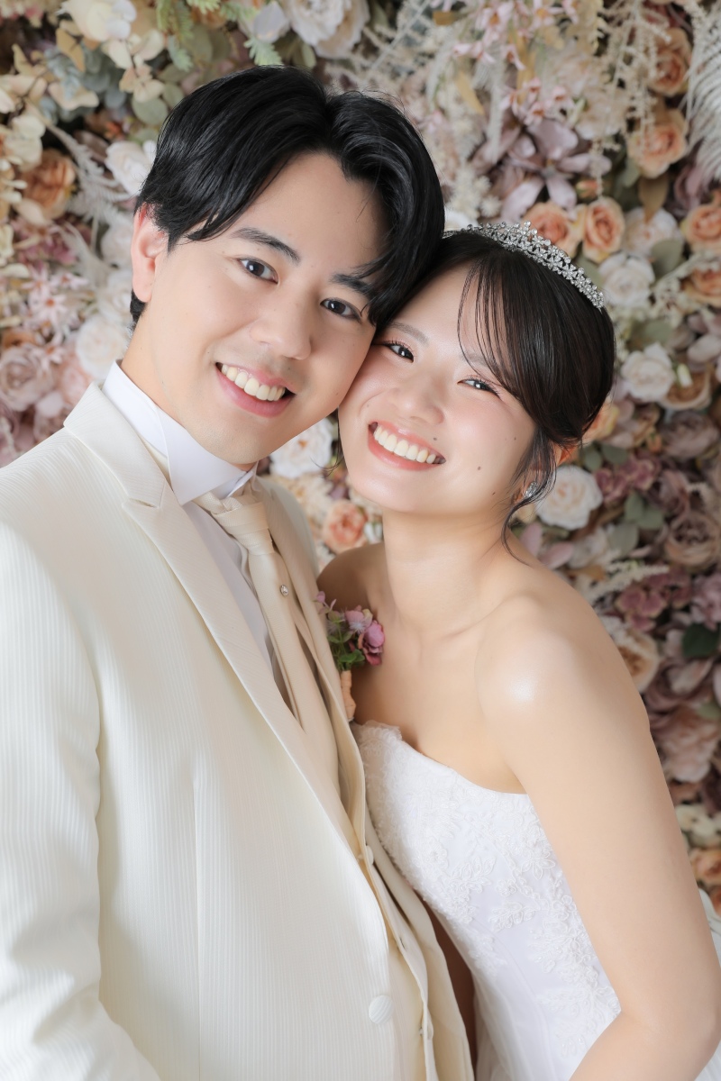 純白の笑顔と新緑に包まれる、輝きのウェディングフォト!