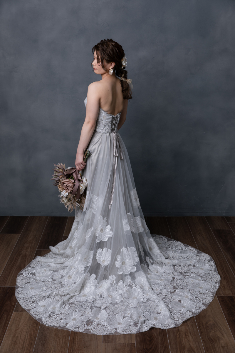 後ろ姿も落ち着いた雰囲気で