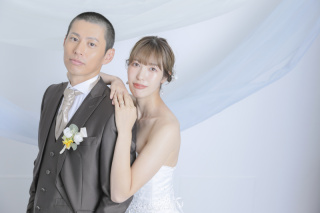 洋装ハウススタジオで自由に撮影させていただきました。