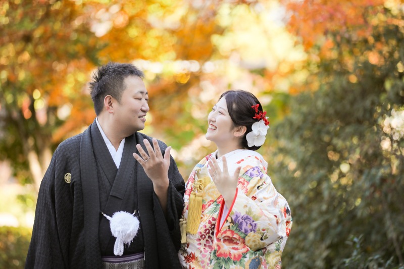 指輪のポーズで