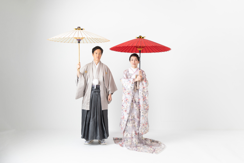 スタジオを変えて白背景で