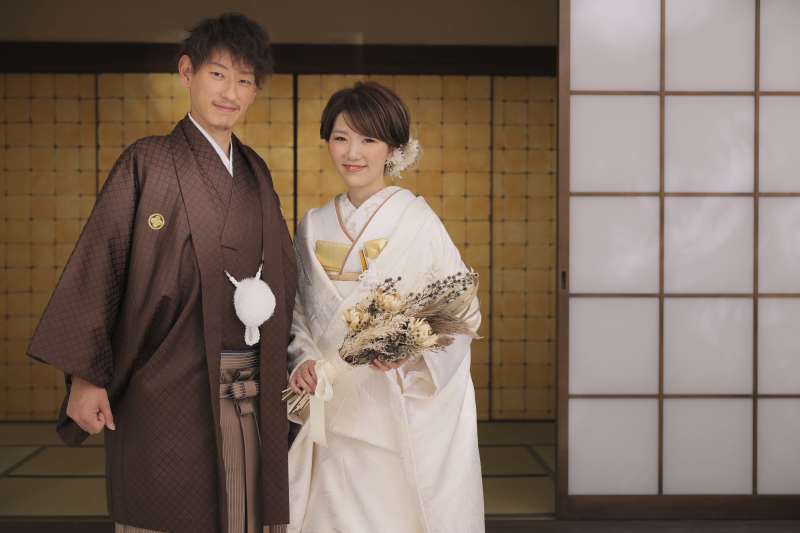 ブーケとともに屋内庭園で