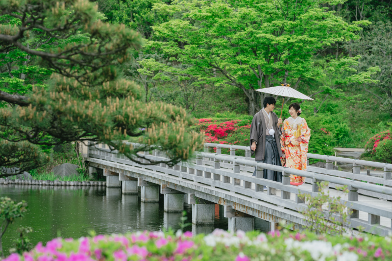 落ち着きのある庭園の中で