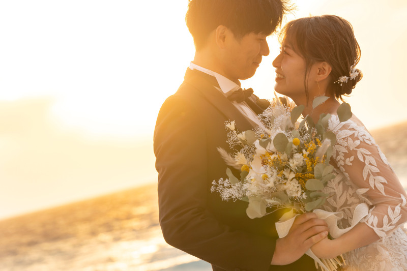 みんなで新島へ撮影しに行きました！前日はあいにくの曇りで夕日が見られず、、、明日に希望を抱いて、全員でAM2:30起きで海へ！見事に朝日と一緒に撮影できました！！！！