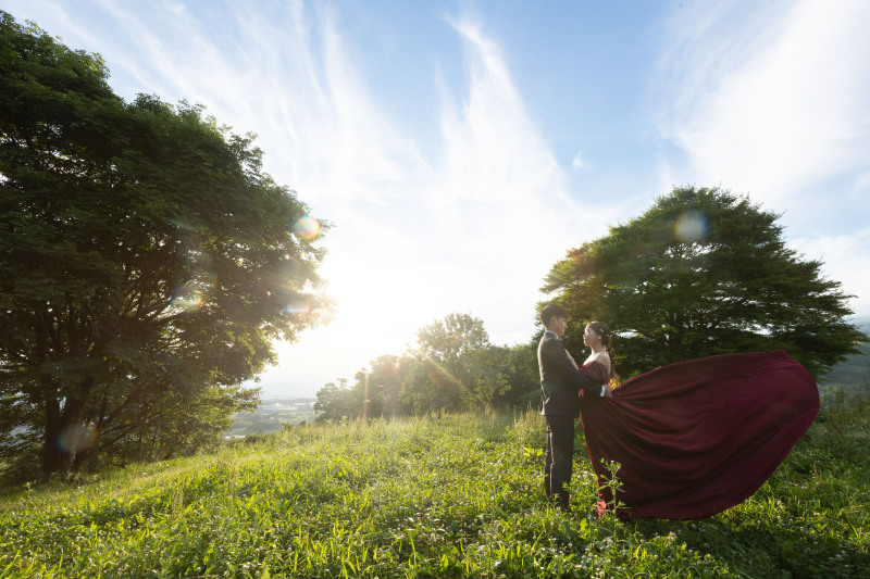 軽井沢で3着3箇所でのスーパーロング撮影の日！みんなでラストの飯綱山へ山登り撮影しました！輝く夕日と渾身の1枚にラストは笑顔で下山した思い出です！
