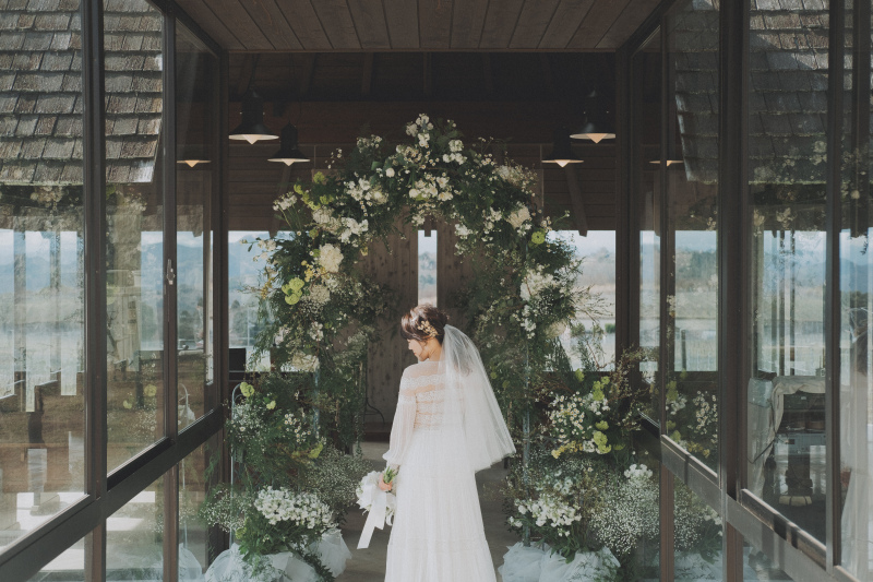 フラワーアーチがこの上なくかわいい