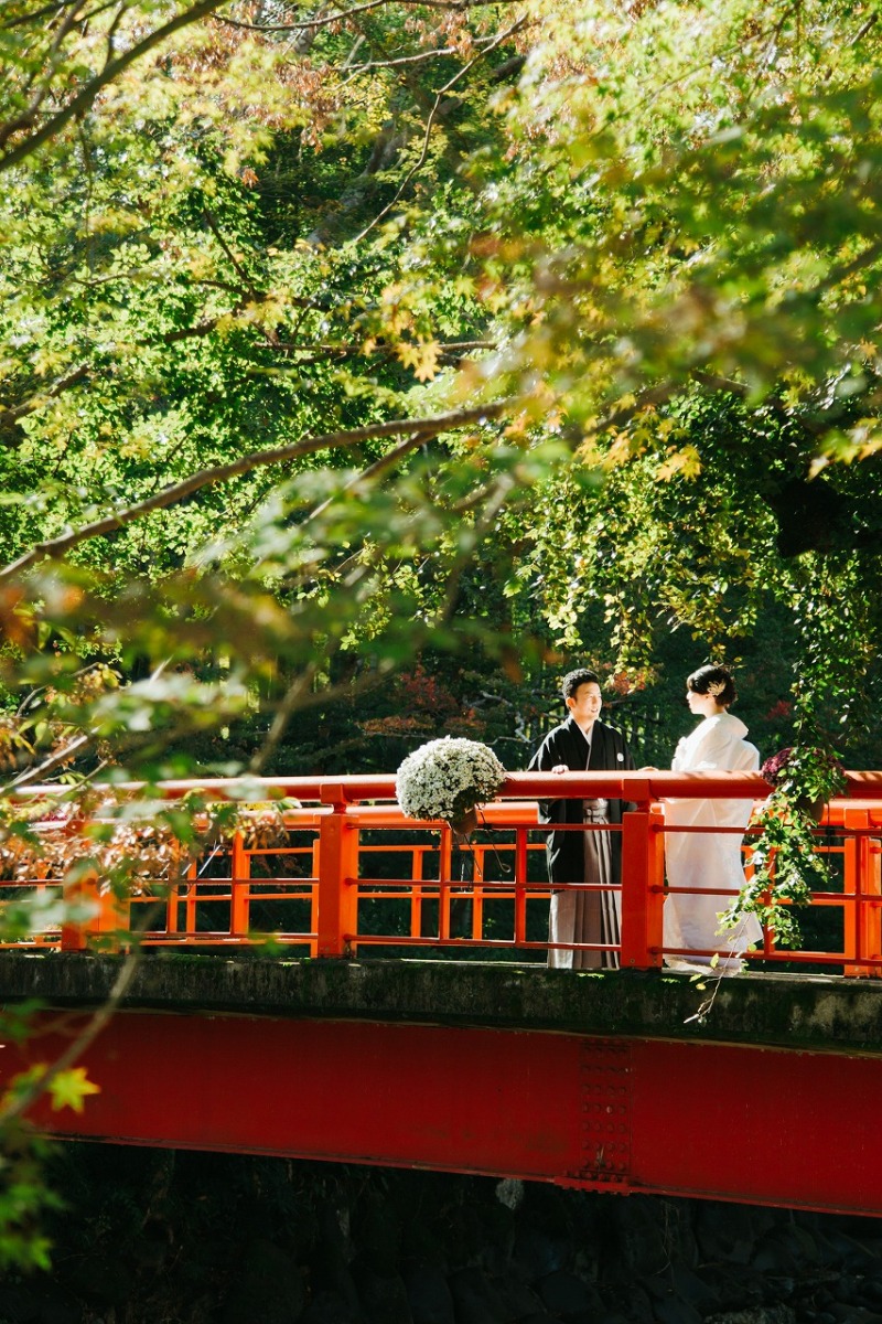 桂川に架かるいくつもの赤い橋