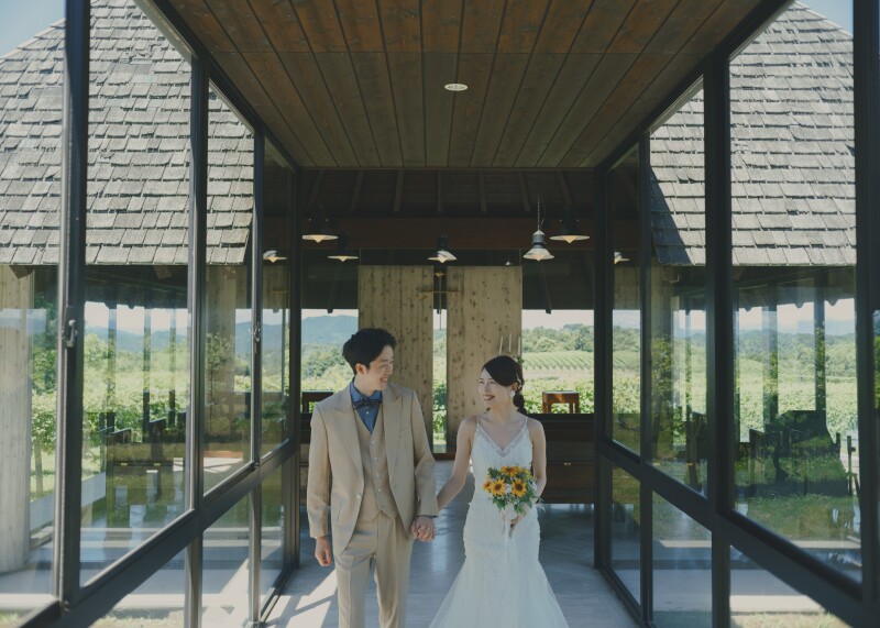 【1月までの撮影限定】チャペル撮影が無料！広大なぶどう畑でのワイナリーロケーションフォトレイト（美容、データ付き）