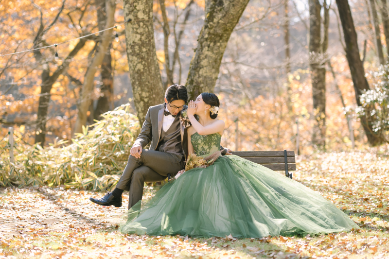 ベンチに座って