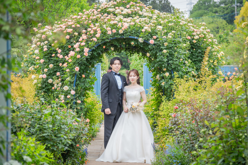 【色んな種類のお花の中で】洋装1着ロケーション