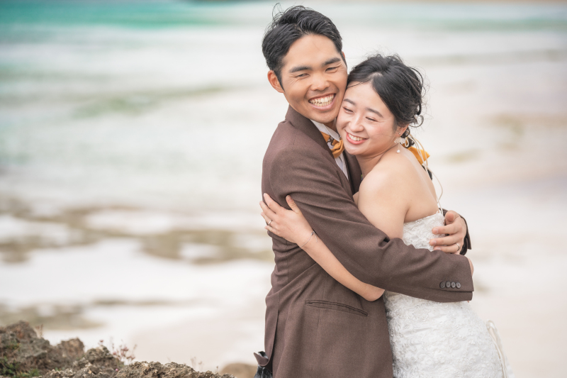 ぎゅっとお互いの体温を感じ合う幸せショット