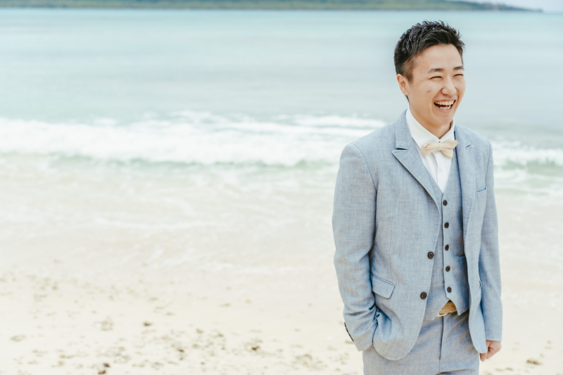 ご新郎様は海にピッタリなカラーで