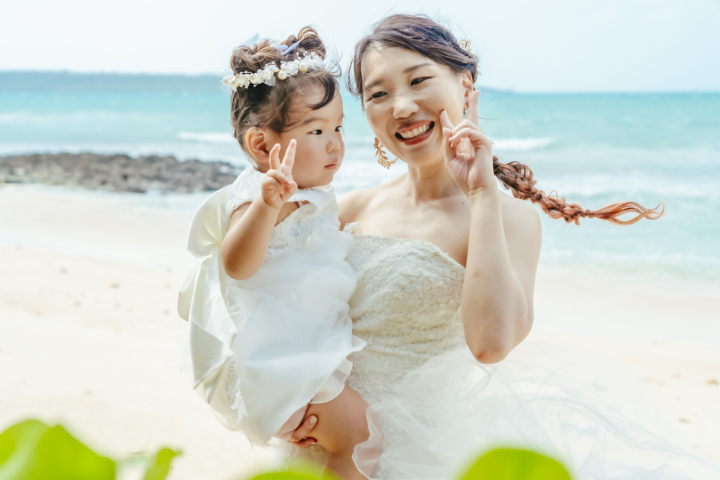 ママと同じポーズでキュートなショット