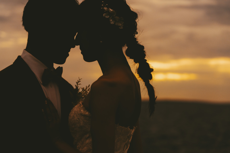 コツンとお互いのおでこを重ねながら