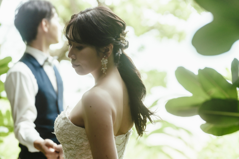 空からの光が優しく降り注ぐ森の中にて