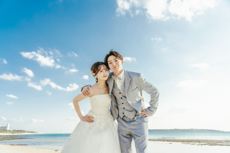 辿り着いたこのビーチ 澄み渡る青い空と白い雲