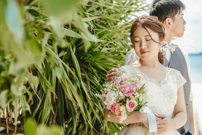 時にはふと目線をはずしてクールなショットも