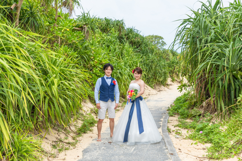 ビーチへ続く道