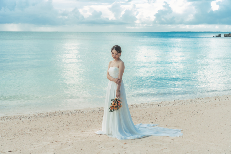 まっさらな空間に 佇むご新婦様の立ち姿