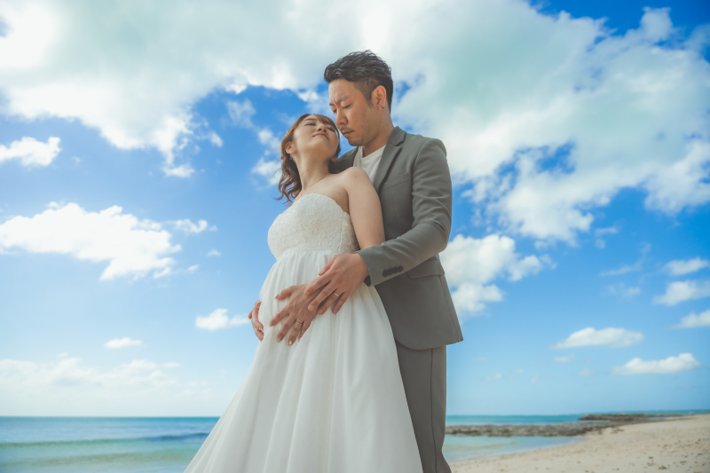 大切に大切に おふたりの手をそっとお腹へと