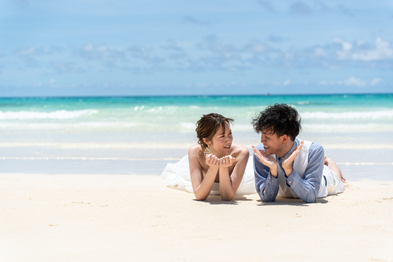 真夏の海にビーチインショット